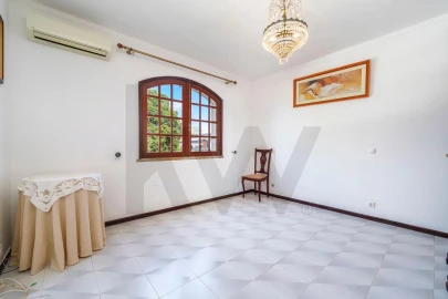 Moradia T5 para Venda em Loule (São Sebastião)