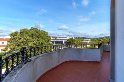 Moradia T5 para Venda em Loule (São Sebastião)
