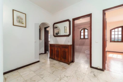 Moradia T5 para Venda em Loule (São Sebastião)
