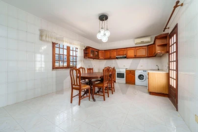 Moradia T5 para Venda em Loule (São Sebastião)