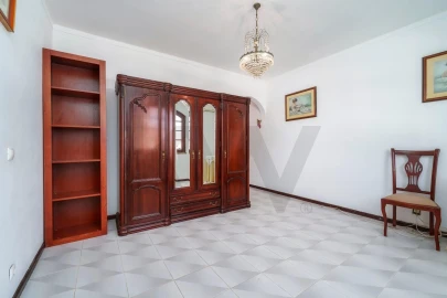 Moradia T5 para Venda em Loule (São Sebastião)