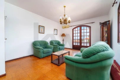 Moradia T5 para Venda em Loule (São Sebastião)