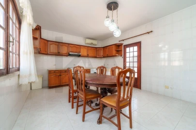 Moradia T5 para Venda em Loule (São Sebastião)