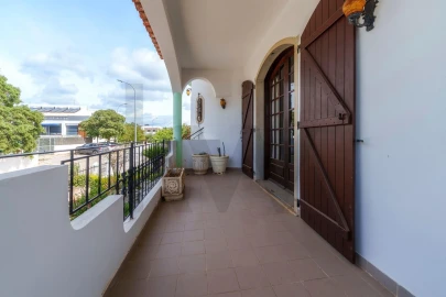 Moradia T5 para Venda em Loule (São Sebastião)