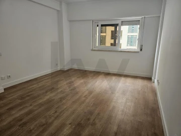 Apartamento T3 para Venda em São Domingos de Benfica