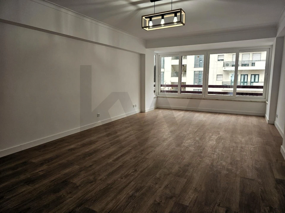 Apartamento T3 para Venda em São Domingos de Benfica Foto 2