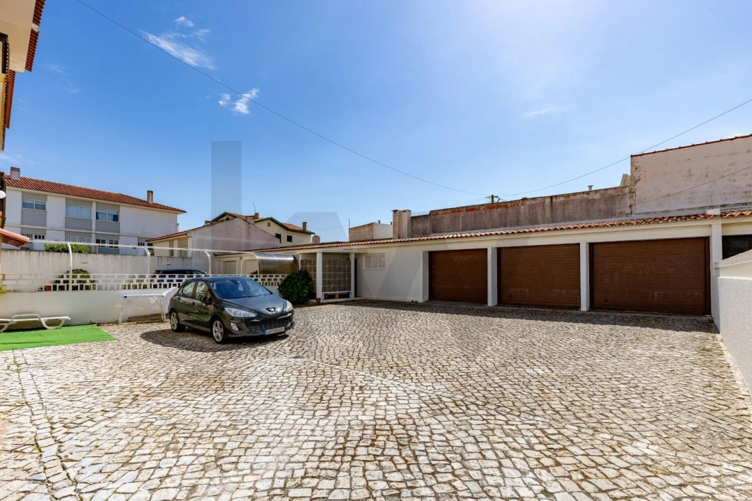 Moradia T7 para Venda em Marinha Grande Foto 56