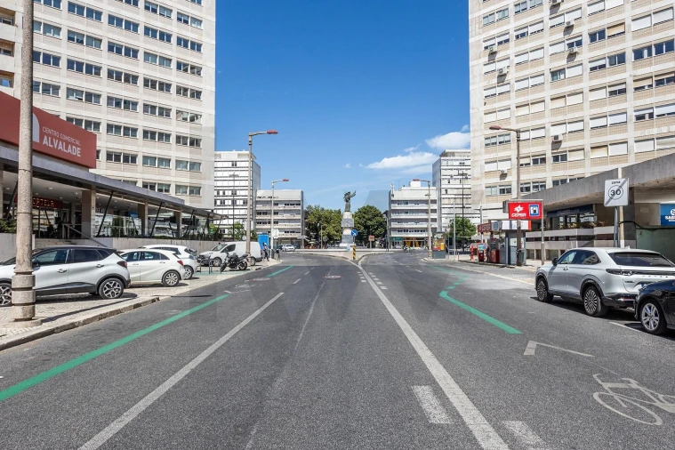 Apartamento T3 para Venda em Alvalade Foto 27