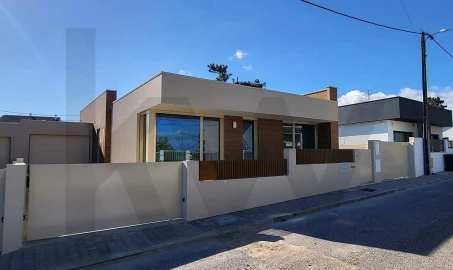 Moradia T3 para Venda em Corroios