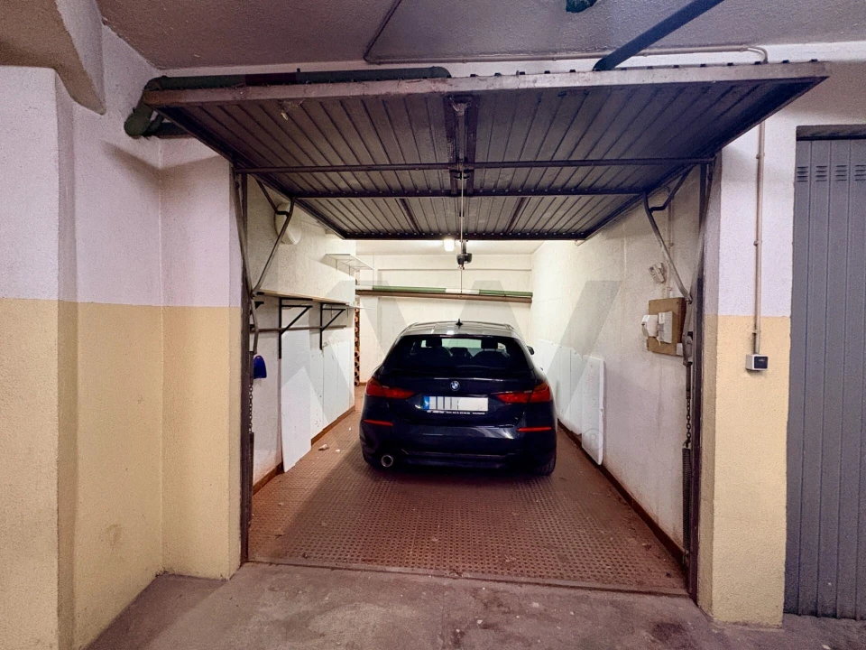 Garagem para Venda em Charneca de Caparica e Sobreda Foto 4