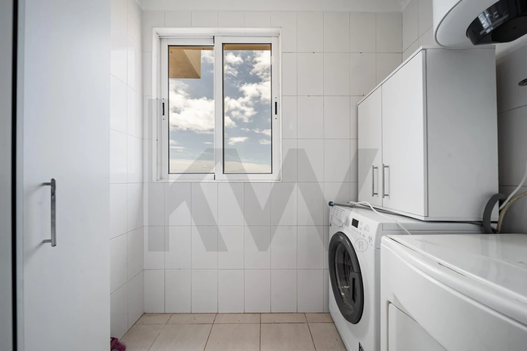 Apartamento T3 para Arrendamento em Caniço Foto 11