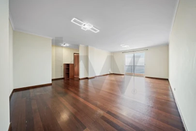 Apartamento T3 para Arrendamento em Caniço