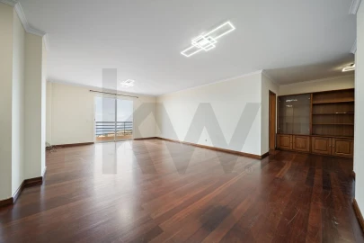 Apartamento T3 para Arrendamento em Caniço