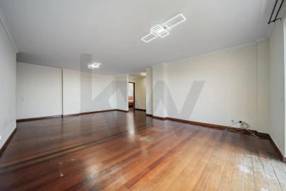 Apartamento T3 para Arrendamento em Caniço