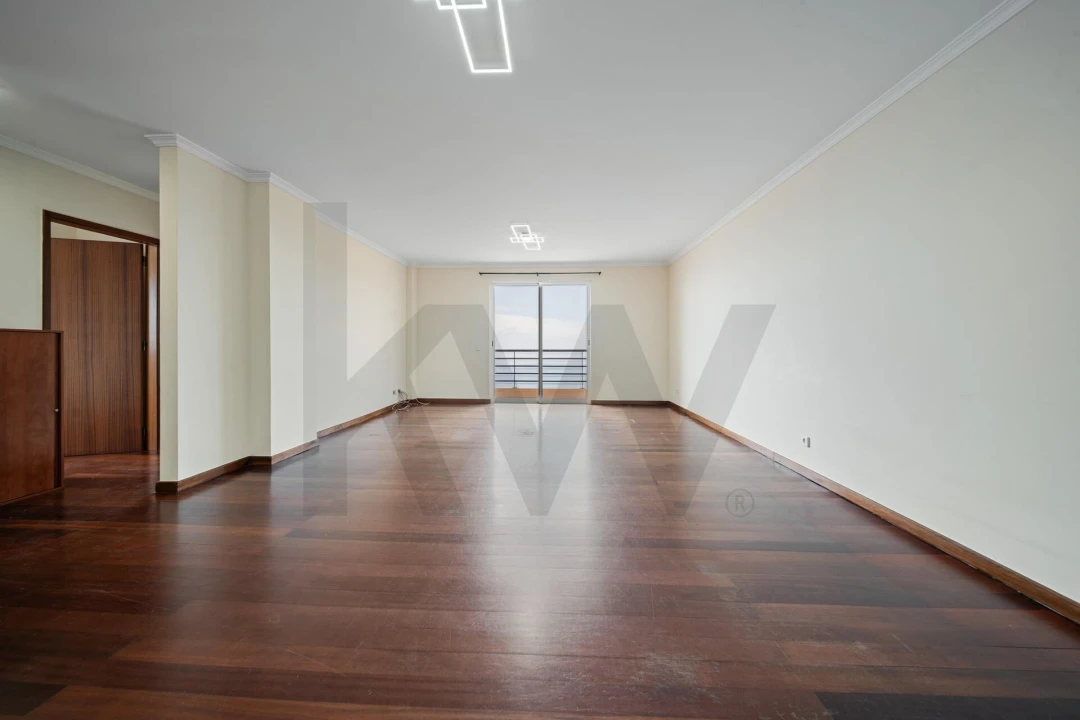Apartamento T3 para Arrendamento em Caniço Foto 14