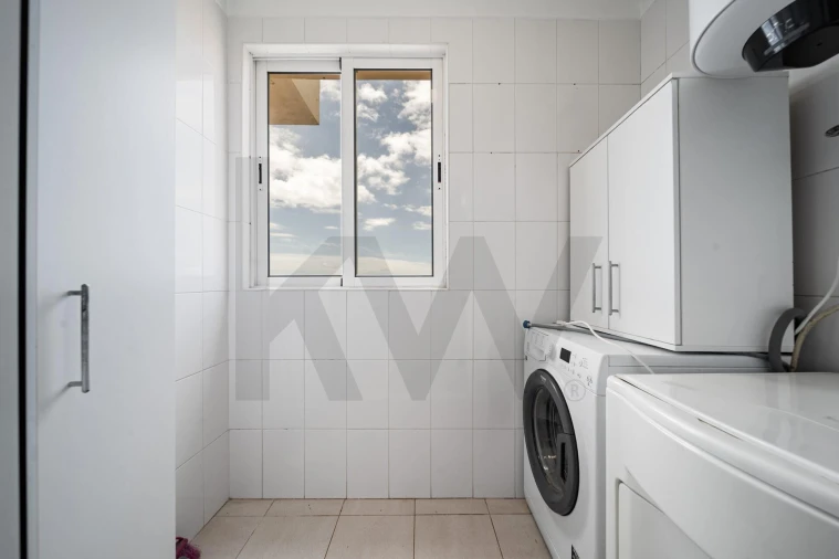 Apartamento T3 para Arrendamento em Caniço Foto 11