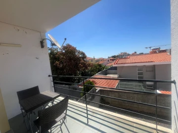 Apartamento T1 para Arrendamento em Santo Antonio