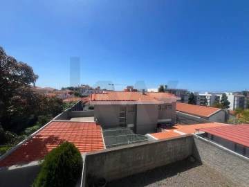Apartamento T1 para Arrendamento em Santo Antonio