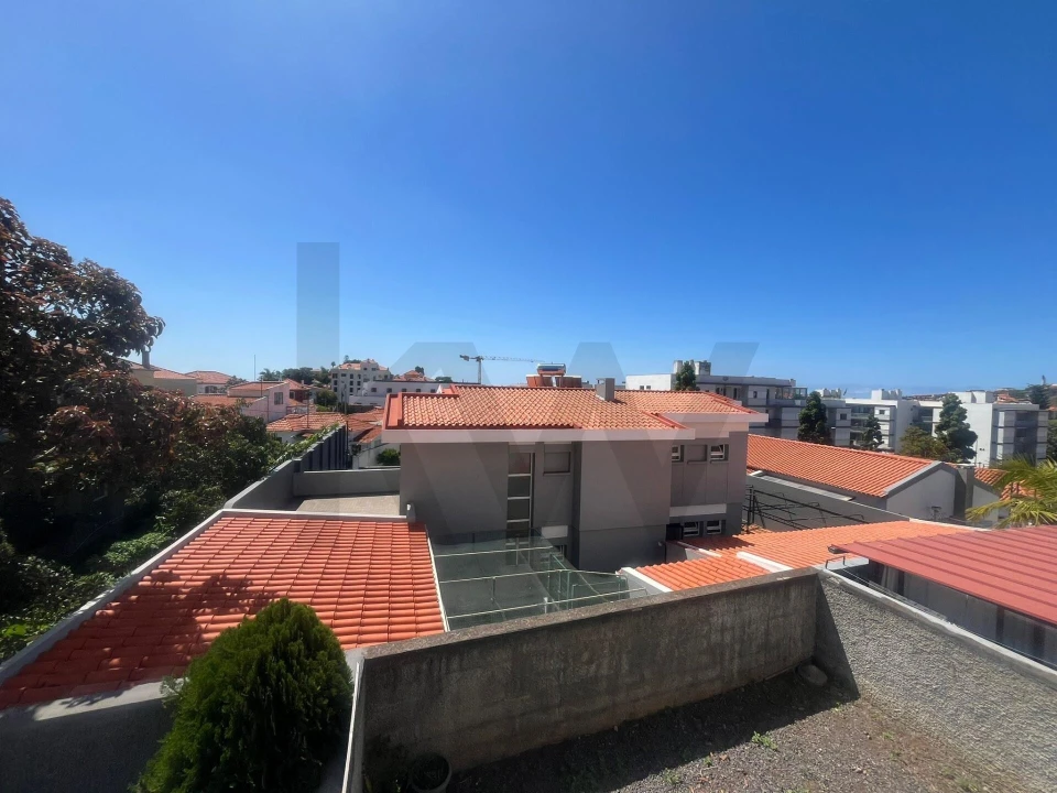Apartamento T1 para Arrendamento em Santo Antonio Foto 1