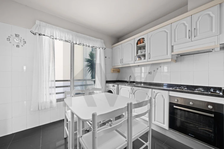 Apartamento T3 para Venda em Caniço Foto 6