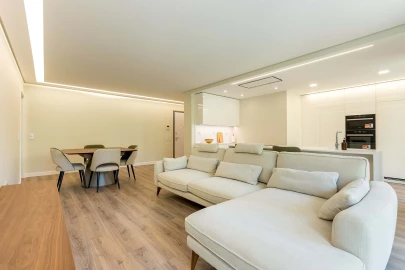 Apartamento T3 para Venda em Pontinha e Famões