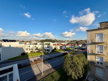 Apartamento T3 para Venda em Parceiros e Azoia