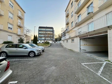 Apartamento T3 para Venda em Parceiros e Azoia