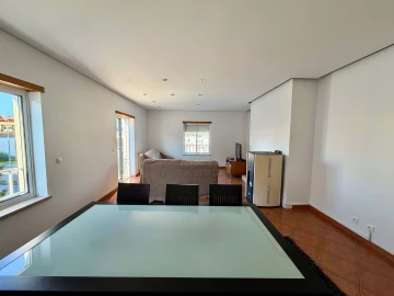 Apartamento T3 para Venda em Parceiros e Azoia