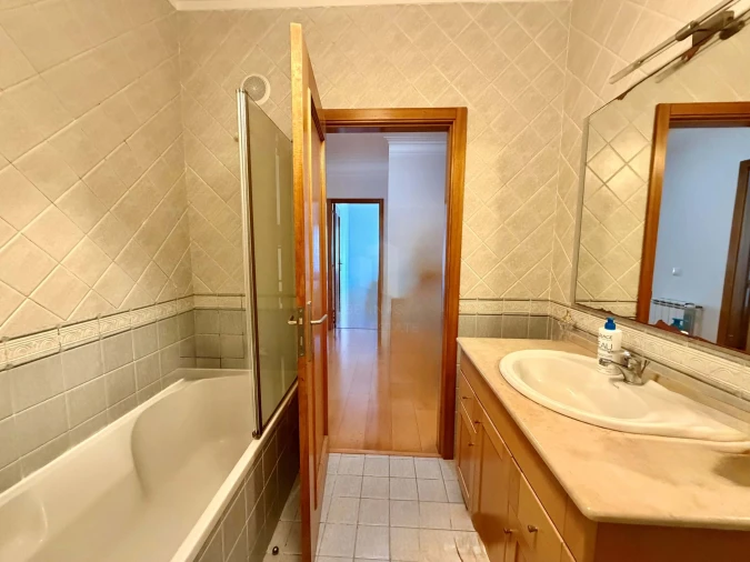 Apartamento T3 para Venda em Parceiros e Azoia Foto 13