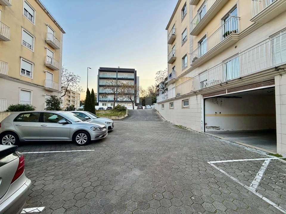 Apartamento T3 para Venda em Parceiros e Azoia Foto 25
