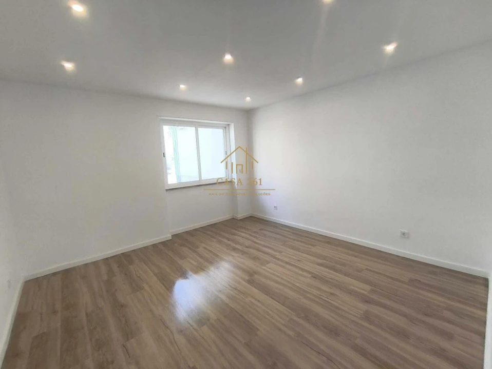 Apartamento T2 para Venda em Póvoa de Santa Iria e Forte da Casa Foto 8