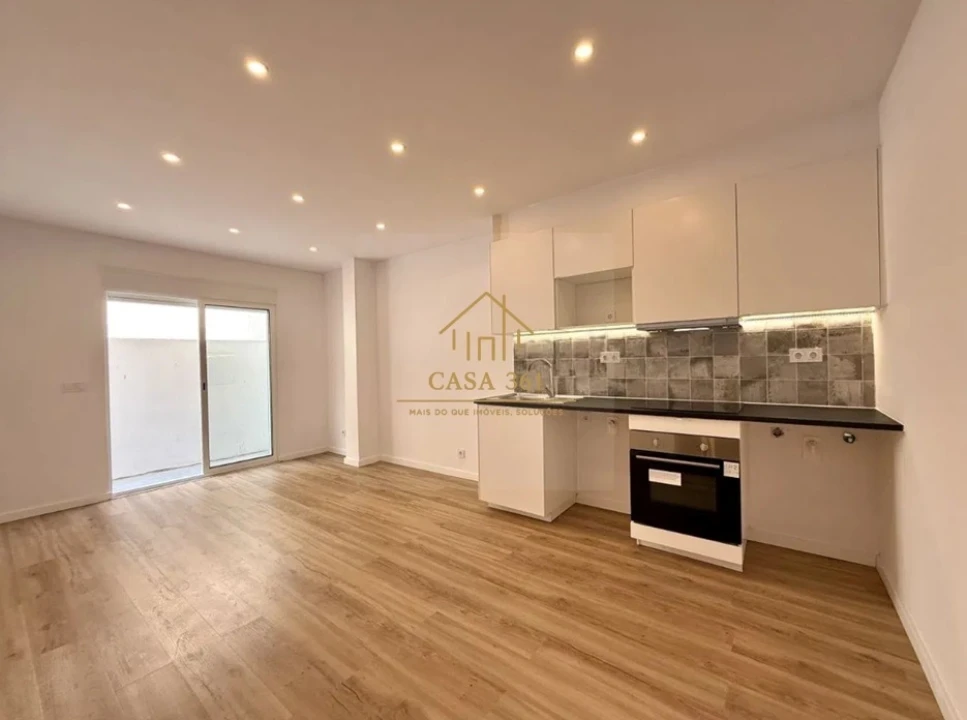 Apartamento T2 para Venda em Sacavém e Prior Velho Foto 1