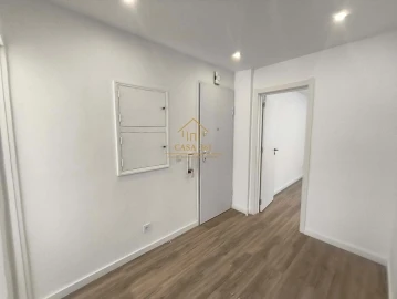 Apartamento T2 para Venda em Póvoa de Santa Iria e Forte da Casa