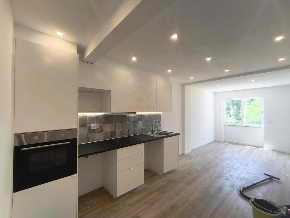 Apartamento T2 para Venda em Póvoa de Santa Iria e Forte da Casa Foto 1