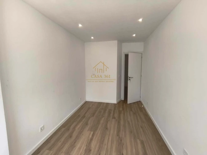 Apartamento T2 para Venda em Póvoa de Santa Iria e Forte da Casa Foto 11