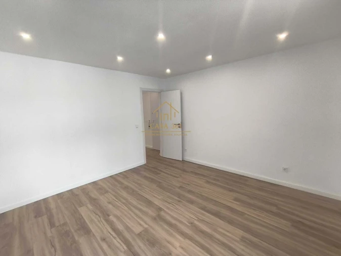 Apartamento T2 para Venda em Póvoa de Santa Iria e Forte da Casa Foto 6
