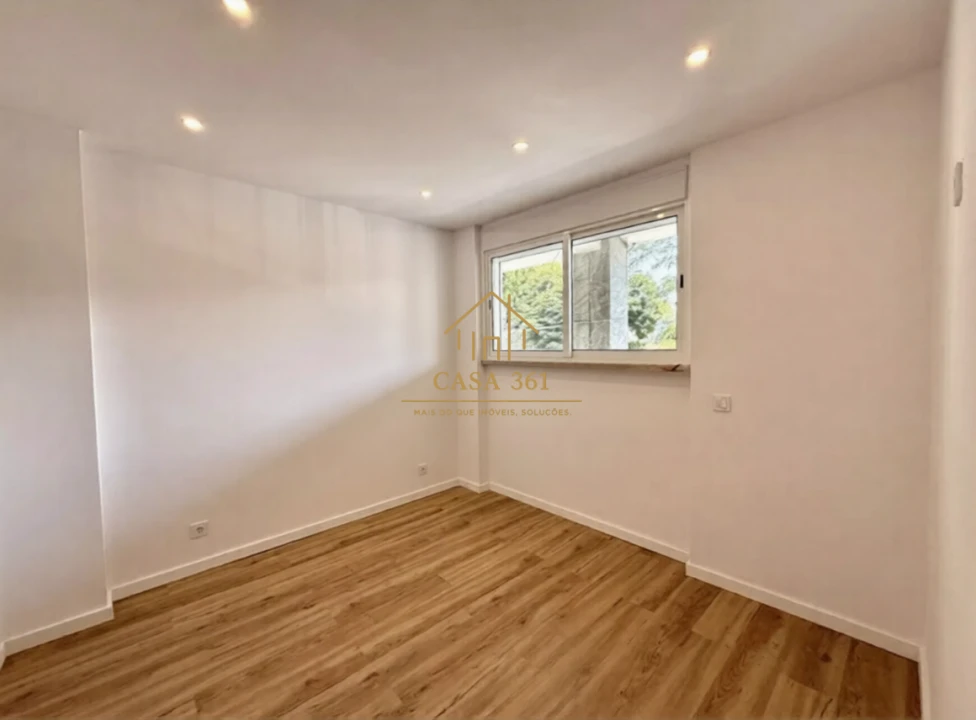 Apartamento T2 para Venda em Sacavém e Prior Velho Foto 7