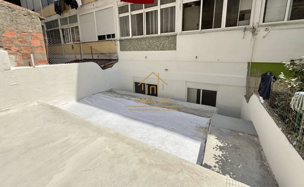 Apartamento T2 para Venda em Sacavém e Prior Velho Foto 4