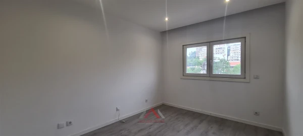Apartamento T3 para Arrendamento em Leiria, Pousos, Barreira e Cortes