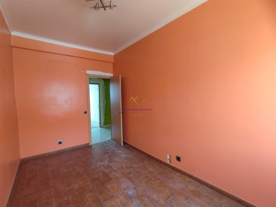 Apartamento T3 para Venda em Seixal, Arrentela e Aldeia de Paio Pires Foto 3