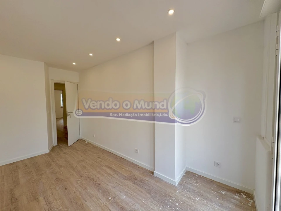 Apartamento T2 para Venda em Póvoa de Santa Iria e Forte da Casa Foto 13
