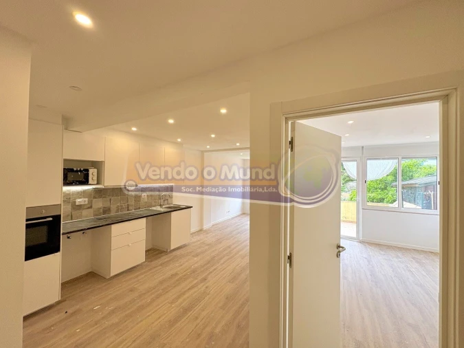 Apartamento T2 para Venda em Póvoa de Santa Iria e Forte da Casa Foto 3