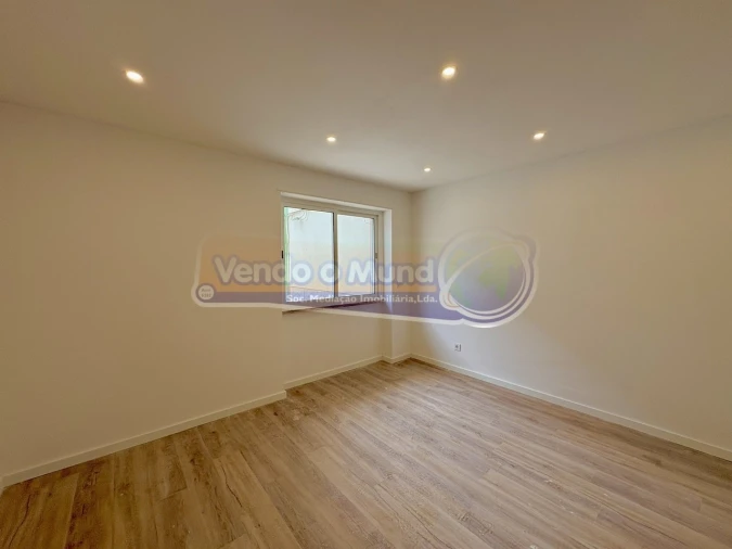 Apartamento T2 para Venda em Póvoa de Santa Iria e Forte da Casa Foto 14