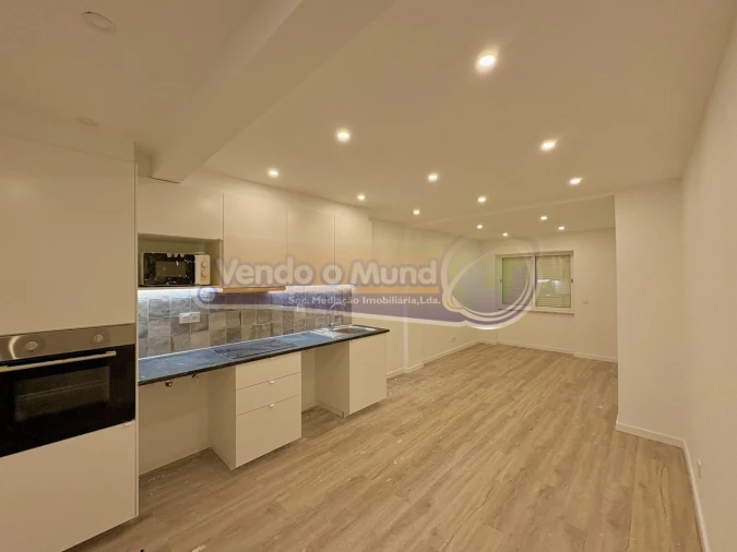 Apartamento T2 para Venda em Póvoa de Santa Iria e Forte da Casa Foto 5