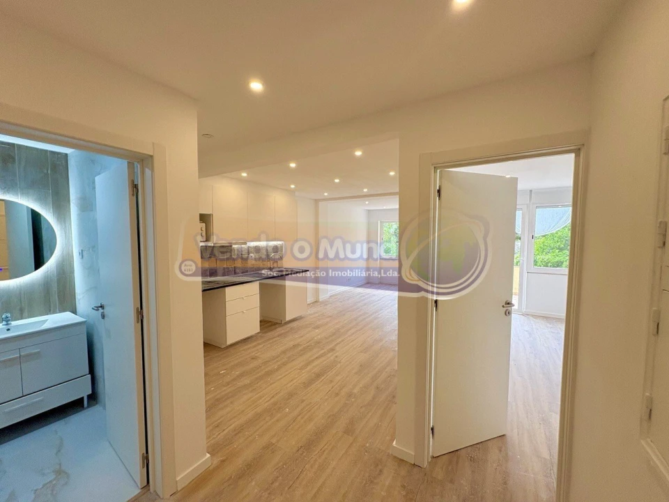 Apartamento T2 para Venda em Póvoa de Santa Iria e Forte da Casa Foto 9