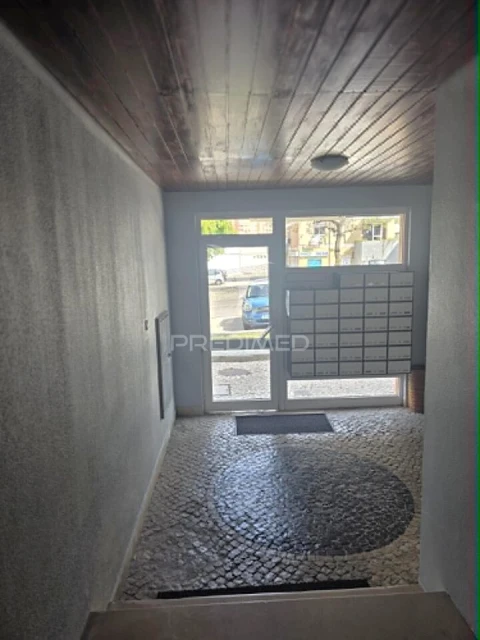 Apartamento T1 para Venda em Corroios