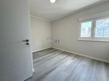 Apartamento T3 para Venda em Laranjeiro e Feijó