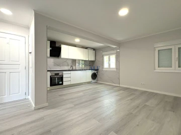 Apartamento T3 para Venda em Laranjeiro e Feijó