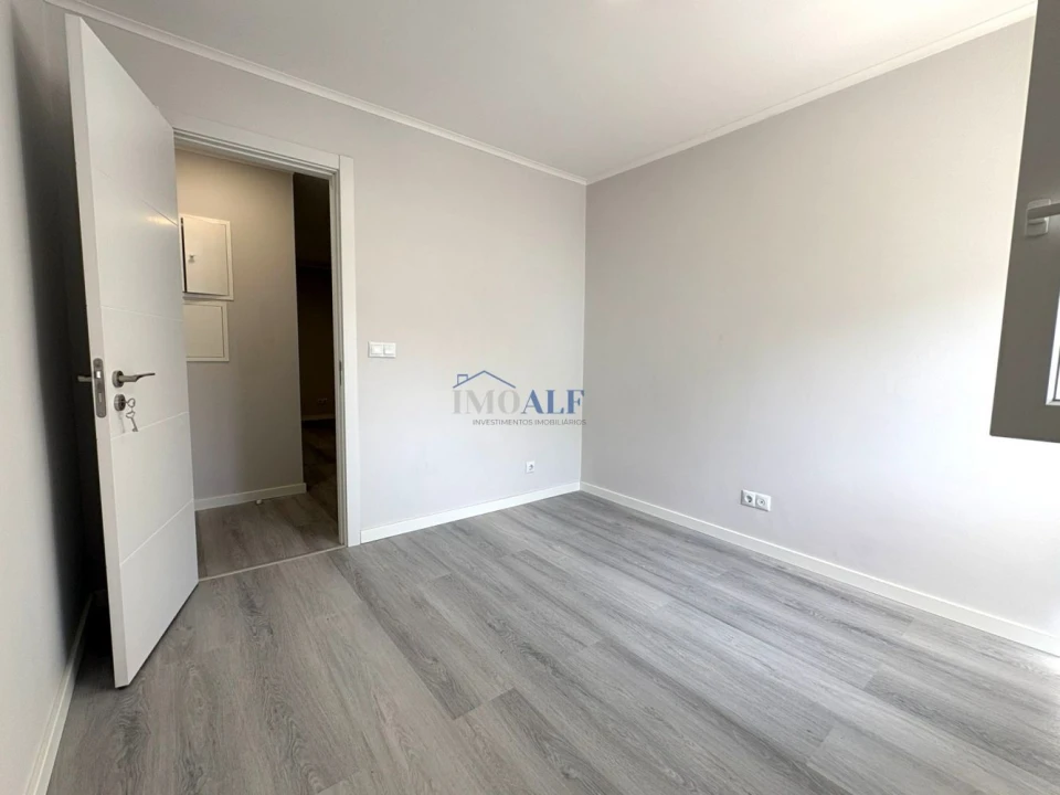 Apartamento T3 para Venda em Laranjeiro e Feijó Foto 10