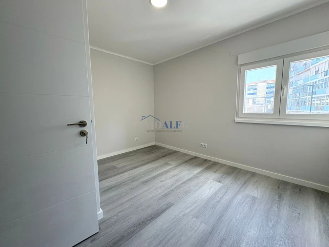 Apartamento T3 para Venda em Laranjeiro e Feijó Foto 12